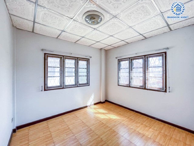 *****บ้านเดี่ยวมือสอง ม.รังสิตการ์เด้นท์วิลล์ รังสิต-นครนายก บ้านเดี่ยวสไตล์โมเดิร์น บรรยากาศร่มรื่น น่าอยู่ บนเนื้อที่ 50 ตร.ว. 4 ห้องนอน 2 ห้องน้ำ 1 ที่จอดรถ พร้อมเข้าอยู่ได้เลย บนทำเลที่เชื่อมต่อถนนรังสิต-องครักษ์, คลอง4 ใกล้ห้างสรรพสินค้าฟิวเจอร์พาร์ครังสิต